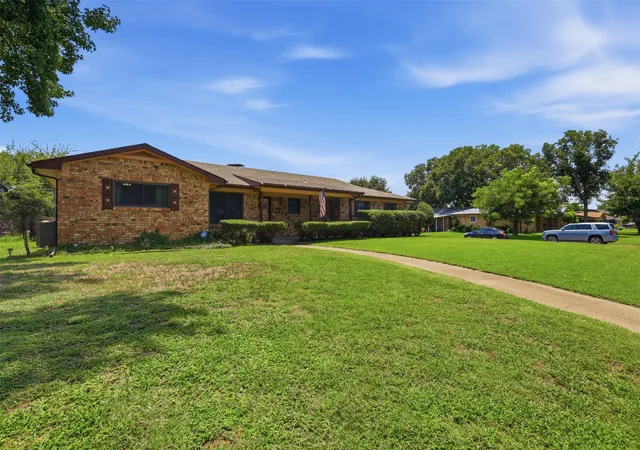 Photo 2 of Single family home for sale at 1117 Sheridan Ln, Cleburne, TX 76033 | MLS# 21313997 | Listing updated on 2026-08-31