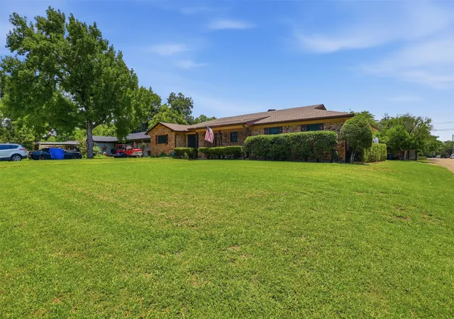 Photo 3 of Single family home for sale at 1117 Sheridan Ln, Cleburne, TX 76033 | MLS# 21313997 | Listing updated on 2026-08-31
