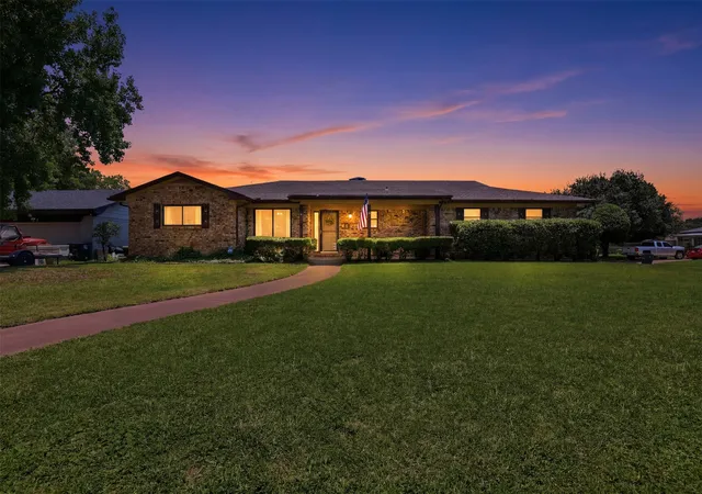Photo 4 of Single family home for sale at 1117 Sheridan Ln, Cleburne, TX 76033 | MLS# 21313997 | Listing updated on 2026-08-31