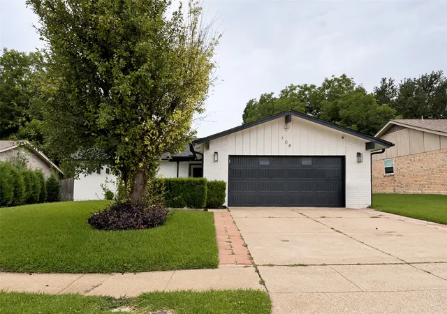 Photo 1 of Single family home for sale at 708 Glen Rock Pl, Arlington, TX 76014 | MLS# 21314791 | Listing updated on 2026-08-22