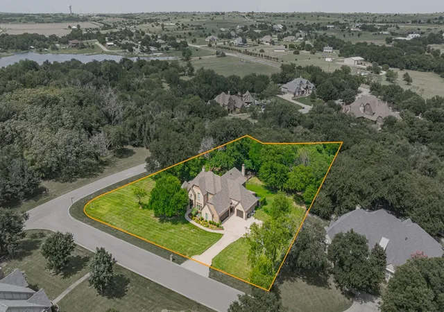 Photo 3 of Single family home for sale at 101 Western Breeze Dr, Fort Worth, TX 76126 | MLS# 21314706 | Listing updated on 2026-07-25