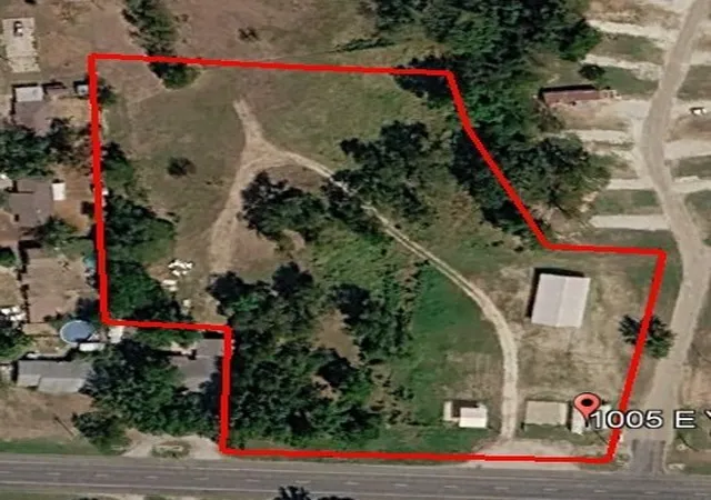 Homes for sale in Groesbeck, TX | 1005 E Yeagua St, Groesbeck, TX 76642 | MLS# 21211351