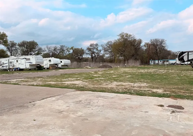 Homes for sale in Groesbeck, TX | 1005 E Yeagua St, Groesbeck, TX 76642 | MLS# 21211351