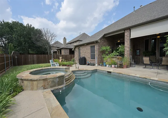 Photo 4 of Single family home for sale at 9617 Bowman Dr, Fort Worth, TX 76244 | MLS# 21312335 | Listing updated on 2026-09-21
