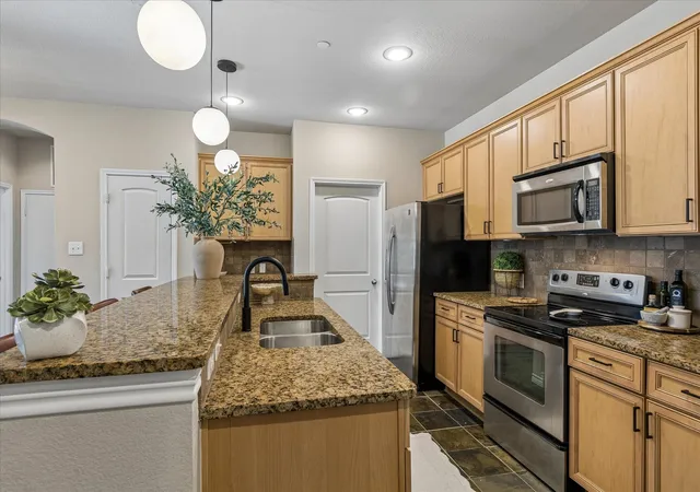 3rd image of 950 Henderson St #1220, Fort Worth, TX 76102 | MLS# 21313521