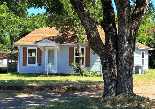 Photo 1 of Single family home for sale at 1329 4th St, Graham, TX 76450 | MLS# 21314226 | Listing updated on 2026-08-03