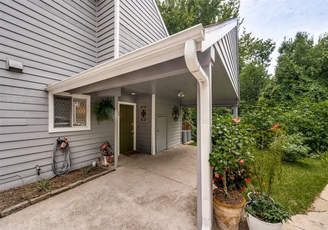 Listing Photo 5 - Condo for sale in building located at 9233 Church Rd, Dallas, TX 75231 - Unit #103
