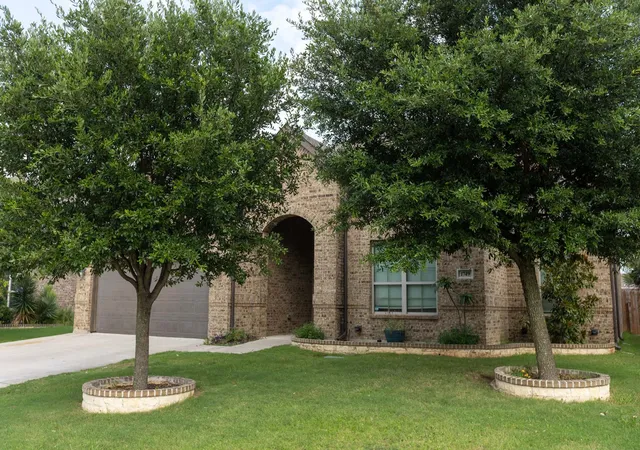 2nd image of 1749 Stillwater Dr, Burleson, TX 76028 | MLS# 21312984