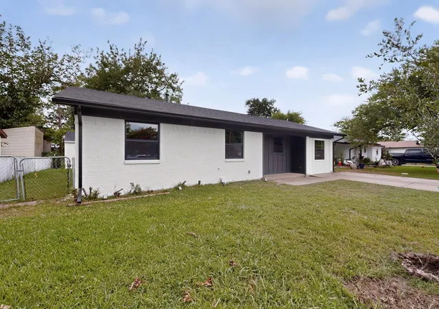 Photo 4 of Sale Pending at 4819 Navajo Trl, Balch Springs, TX 75180 | MLS# 21314985 | Listing updated on 2026-09-02