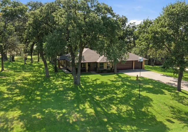 Homes for sale in Weatherford, TX | 305 Bent Oak Rd, Weatherford, TX 76086 | MLS# 21302804