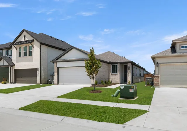 Photo 2 of Single family home for sale at 7412 Summer Sunset Dr, Krum, TX 76249 | MLS# 21314993 | Listing updated on 2026-07-27