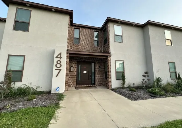 Photo 2 of Single family home for sale at 487 Whispering Wy, Red Oak, TX 75154 | MLS# 21314998 | Listing updated on 2026-09-29