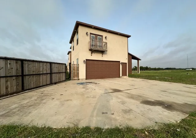 Photo 3 of Single family home for sale at 487 Whispering Wy, Red Oak, TX 75154 | MLS# 21314998 | Listing updated on 2026-09-29