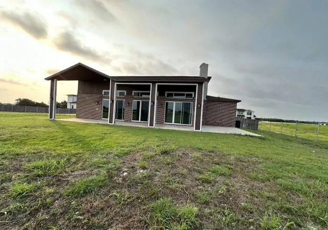 Photo 4 of Single family home for sale at 487 Whispering Wy, Red Oak, TX 75154 | MLS# 21314998 | Listing updated on 2026-09-29