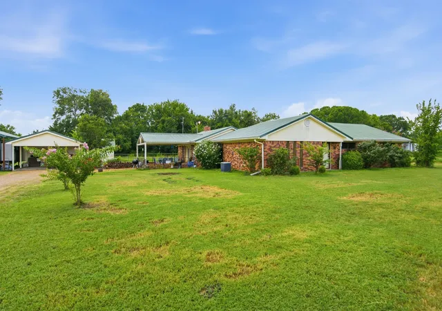 Photo 2 of Single family home for sale at 4574 N State Hwy 121, Bonham, TX 75418 | MLS# 21313853 | Listing updated on 2026-09-06