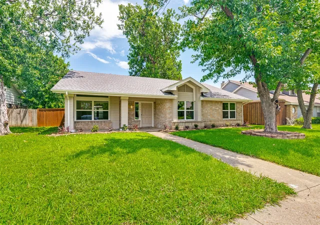 Photo 1 of Single family home for sale at 113 Country View Ln, Garland, TX 75043 | MLS# 21315012 | Listing updated on 2026-08-24