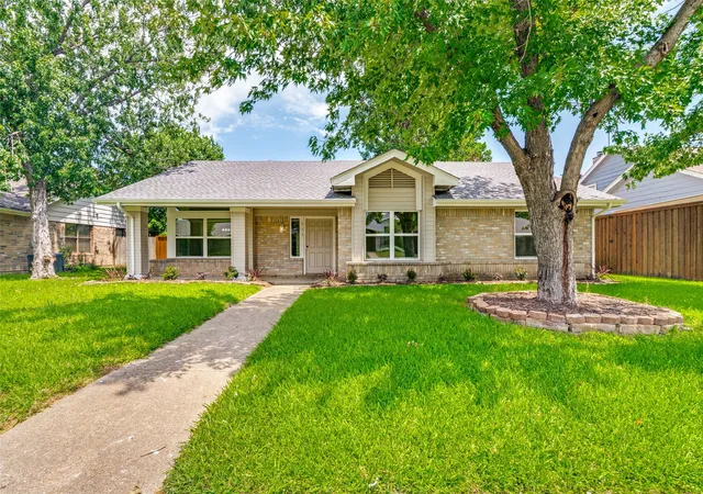 Photo 2 of Single family home for sale at 113 Country View Ln, Garland, TX 75043 | MLS# 21315012 | Listing updated on 2026-08-24