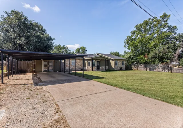 Photo 2 of Single family home for sale at 4403 Daugherty Ct, Granbury, TX 76049 | MLS# 21313277 | Listing updated on 2026-08-22