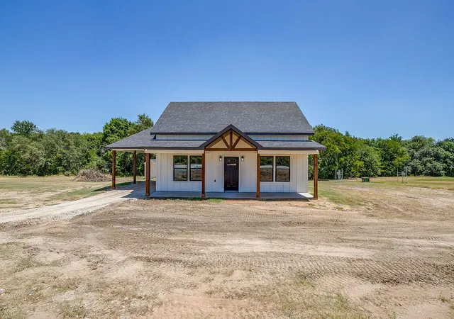 Photo 1 of Sale Pending at 1040 Rays Way, Weatherford, TX 76085 | MLS# 21312913 | Listing updated on 2026-08-28