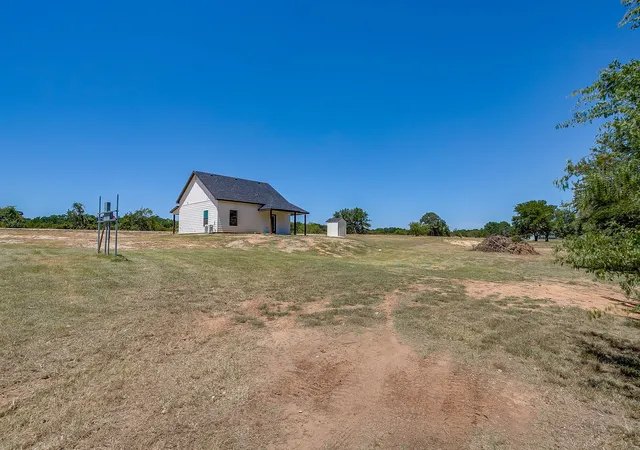 Photo 2 of Sale Pending at 1040 Rays Way, Weatherford, TX 76085 | MLS# 21312913 | Listing updated on 2026-08-28