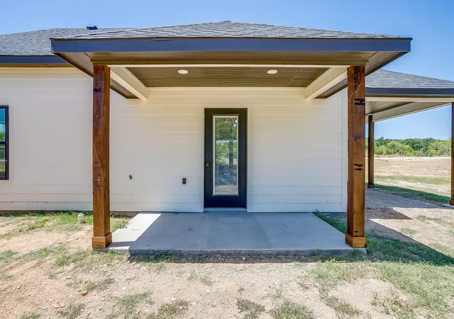 Photo 3 of Sale Pending at 1040 Rays Way, Weatherford, TX 76085 | MLS# 21312913 | Listing updated on 2026-08-28