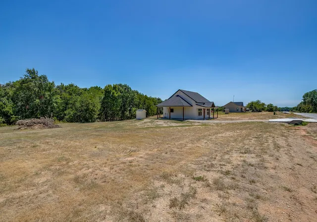 Photo 4 of Sale Pending at 1040 Rays Way, Weatherford, TX 76085 | MLS# 21312913 | Listing updated on 2026-08-28
