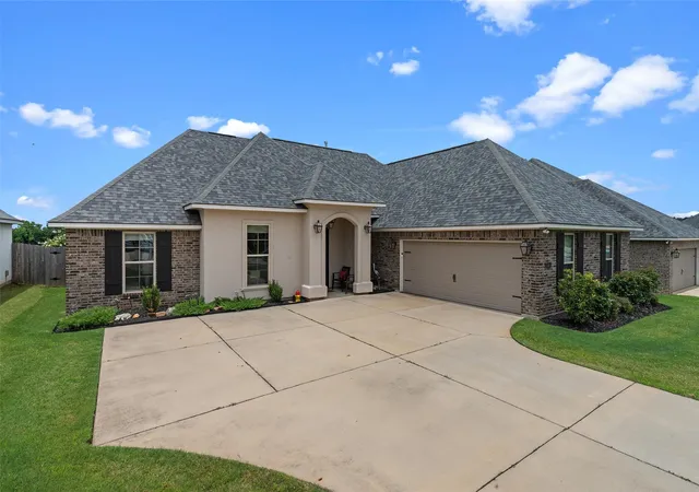 Photo 3 of Single family home for sale at 441 N Lost River Dr, Benton, LA 71006 | MLS# 21314978 | Listing updated on 2026-07-26