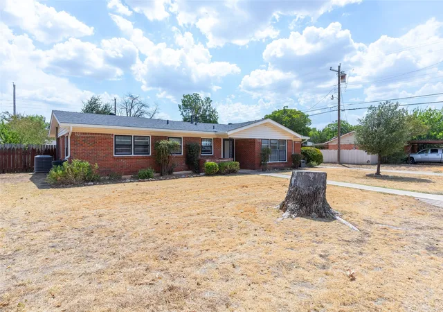 Photo 1 of Single family home for sale at 3213 S 22nd St, Abilene, TX 79605 | MLS# 21315106 | Listing updated on 2026-08-29