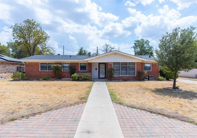Photo 2 of Single family home for sale at 3213 S 22nd St, Abilene, TX 79605 | MLS# 21315106 | Listing updated on 2026-08-29