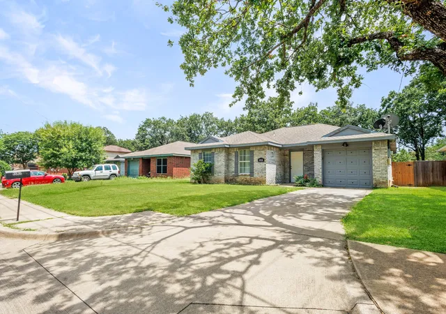 Photo 1 of Single family home for sale at 3836 Carver Pl, Irving, TX 75061 | MLS# 21304215 | Listing updated on 2026-07-25