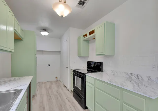 Photo 4 of Single family home for sale at 3836 Carver Pl, Irving, TX 75061 | MLS# 21304215 | Listing updated on 2026-07-25