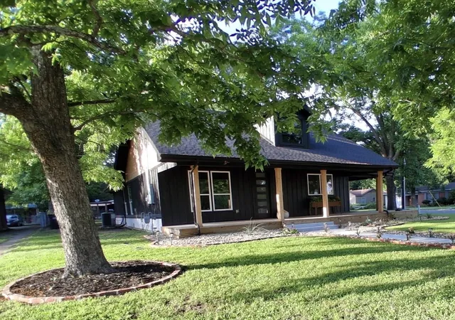 Photo 1 of Single family home for sale at 2157 Clarksville St, Paris, TX 75460 | MLS# 21315151 | Listing updated on 2026-08-04