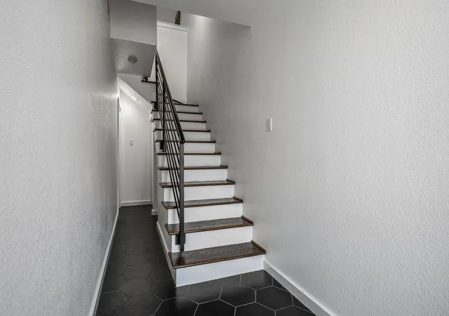 Photo 4 of Sale Pending at 5713 La Vista Dr, Dallas, TX 75206 | MLS# 21315226 | Listing updated on 2026-07-14