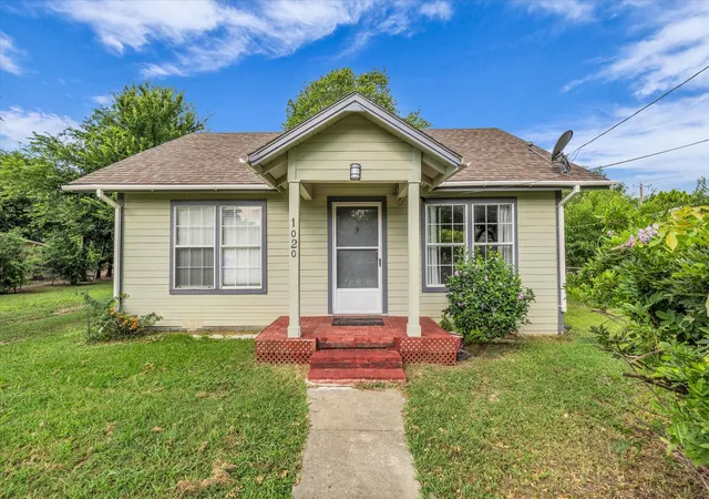 Photo 3 of Single family home for sale at 1020 Fisher St, Waco, TX 76705 | MLS# 21315000 | Listing updated on 2026-08-14
