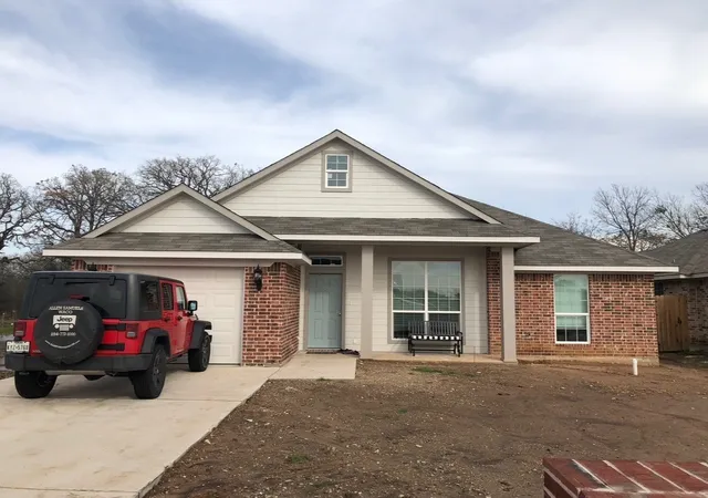 Homes for sale in Lacy Lakeview, TX | 110 Tomahawk, Lacy Lakeview, TX 76705 | MLS# 21315307