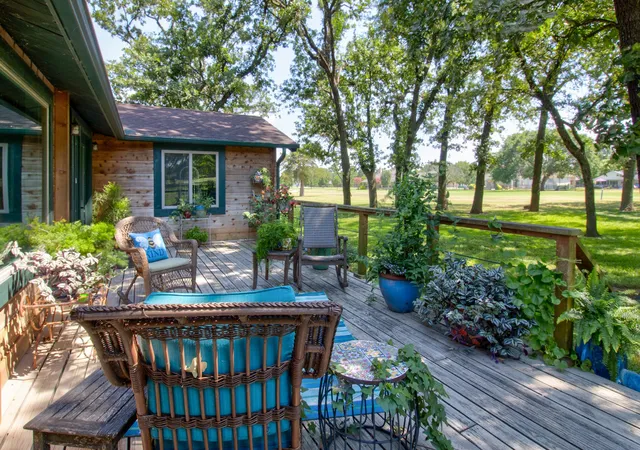 Photo 3 of Single family home for sale at 914 Kiowa Dr W, Gainesville, TX 76240 | MLS# 21315277 | Listing updated on 2026-08-24