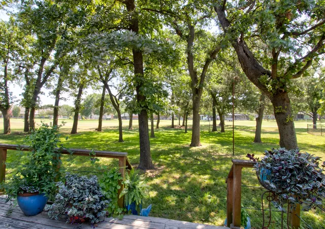 Photo 3 of Single family home for sale at 914 Kiowa Dr W, Gainesville, TX 76240 | MLS# 21315277 | Listing updated on 2026-08-24