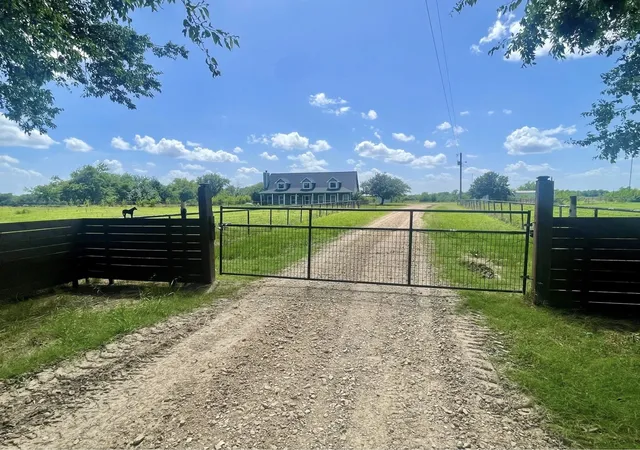 Homes for sale in Brashear, TX | 1692 Farm Road 2653 S, Brashear, TX 75420 | MLS# 21315319