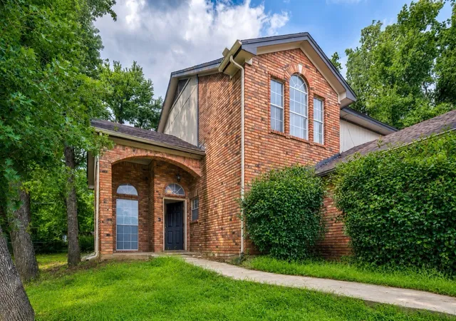 Photo 2 of Single family home for sale at 5112 Oak Gate Ct, Arlington, TX 76016 | MLS# 21314639 | Listing updated on 2026-10-06
