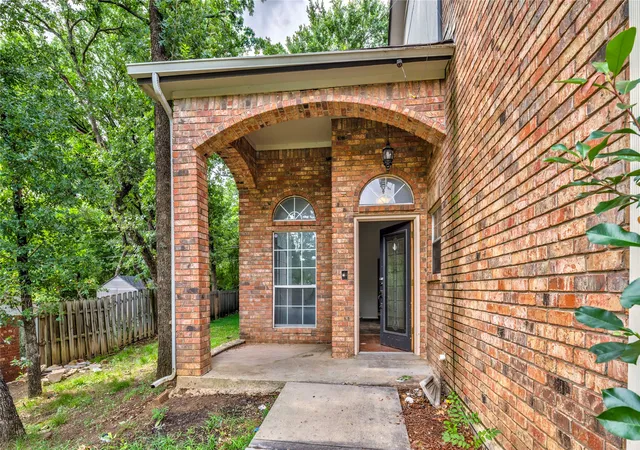 Photo 3 of Single family home for sale at 5112 Oak Gate Ct, Arlington, TX 76016 | MLS# 21314639 | Listing updated on 2026-10-06