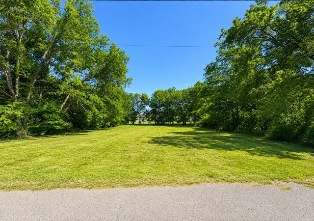 Photo 2 of Land for sale at 810 E 3rd St, Bonham, TX 75418 | MLS# 21311967 | Listing updated on 2026-08-23