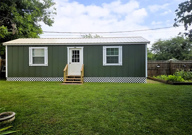 Photo 4 of Single family home for sale at 308 N San Jacinto St, Whitney, TX 76692 | MLS# 21315272 | Listing updated on 2026-08-24