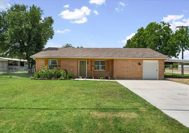 Photo 3 of Sale Pending at 703 N Gilmer Ave, Dawson, TX 76639 | MLS# 21315365 | Listing updated on 2026-09-30