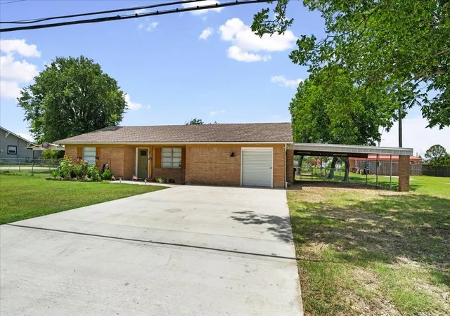 Photo 3 of Sale Pending at 703 N Gilmer Ave, Dawson, TX 76639 | MLS# 21315365 | Listing updated on 2026-09-30