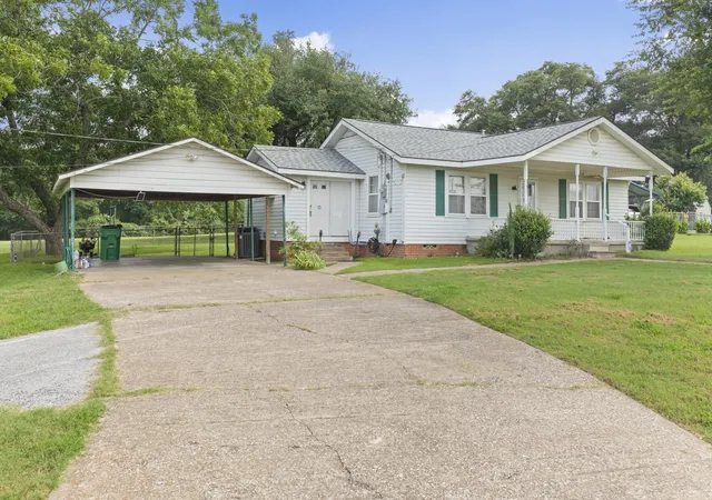 Homes for sale in Palestine, TX | 117 Moore Dr, Palestine, TX 75801 | MLS# 21315418