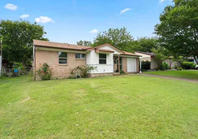 Photo 1 of Single family home for sale at 546 Sun Valley Dr, Duncanville, TX 75116 | MLS# 21315425 | Listing updated on 2026-08-28