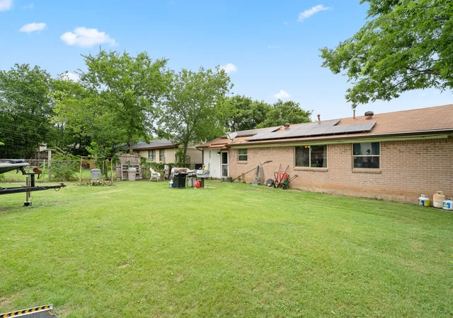 Photo 2 of Single family home for sale at 546 Sun Valley Dr, Duncanville, TX 75116 | MLS# 21315425 | Listing updated on 2026-08-28