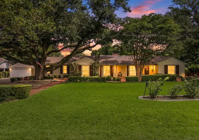 Homes for sale in Hillsboro, TX | 1107 Park Dr, Hillsboro, TX 76645 | MLS# 21299572