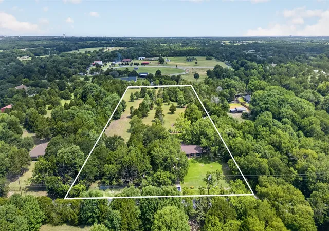 Photo 2 of Single family home for sale at 1007 Johnson Ln, Midlothian, TX 76065 | MLS# 21307798 | Listing updated on 2026-08-20