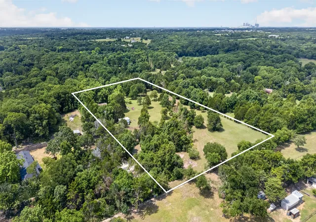 Photo 3 of Single family home for sale at 1007 Johnson Ln, Midlothian, TX 76065 | MLS# 21307798 | Listing updated on 2026-08-20